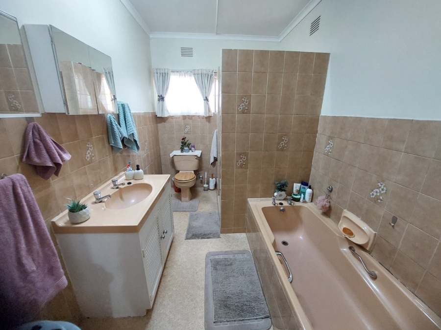 5 Bedroom Property for Sale in Oudtshoorn South Western Cape